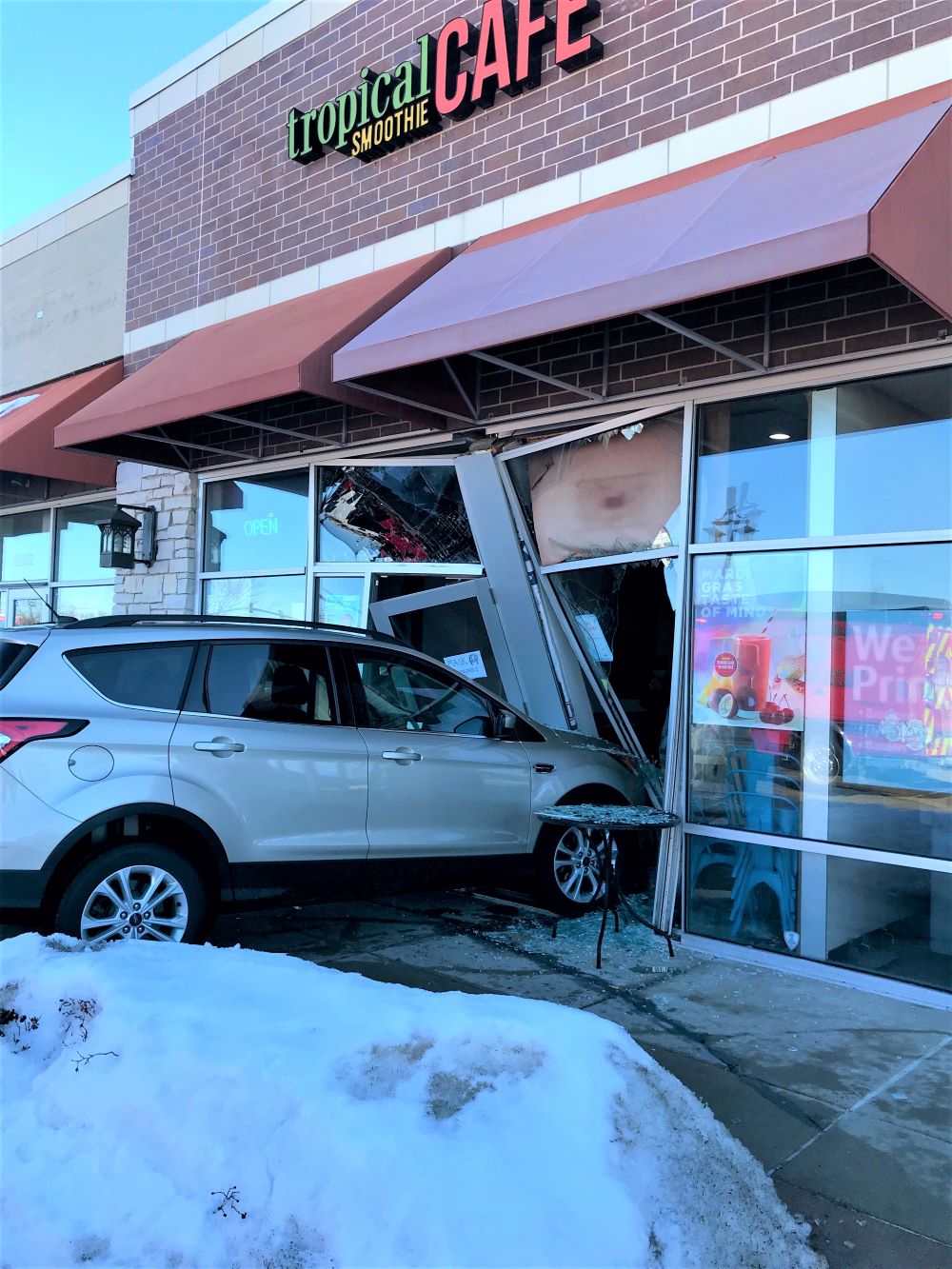 Vehicle crashes into Tropical Smoothie Cafe in Huntley