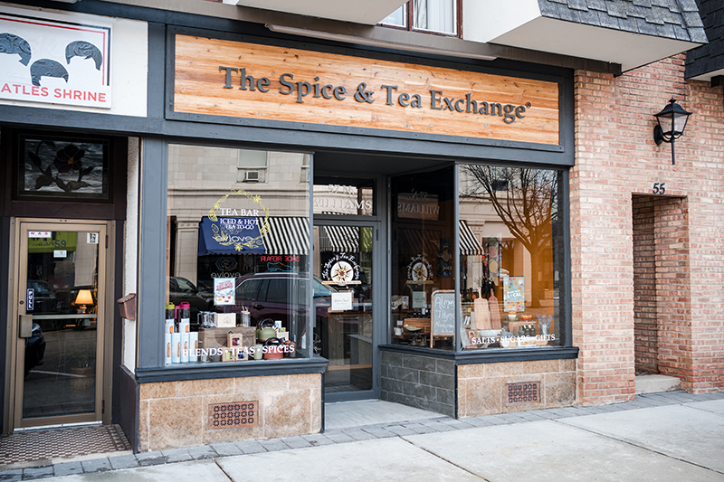 Cathy and Tom Koch will open a new shop that sells gourmet spice and teas in Crystal Lake